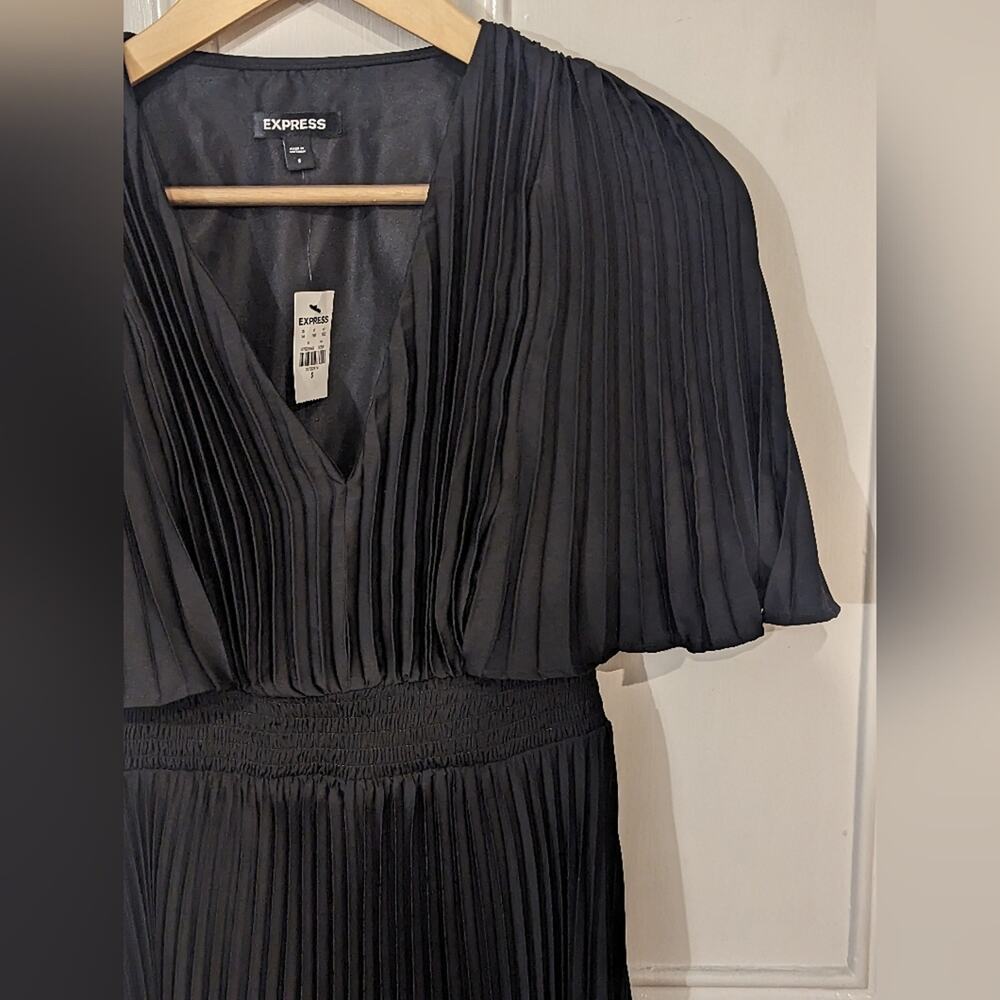 ·Express V-Neck Midi Dress, Small